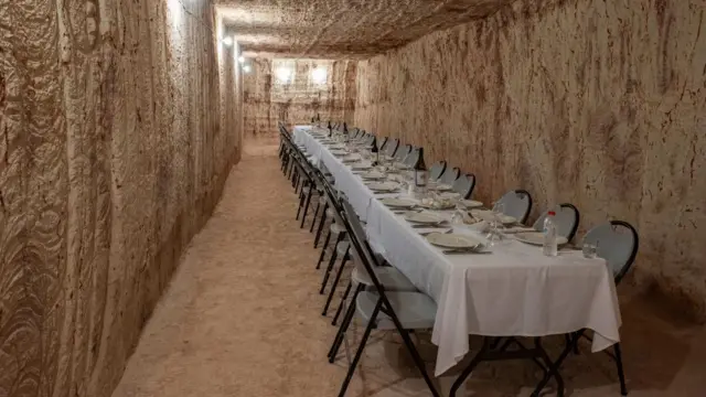 కూబర్ పెడీలోని భూగర్భ గృహాలలోని గదులు