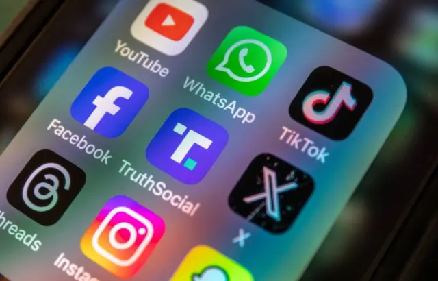 آلٹ ٹیکسٹ یا آلٹرنیٹ ٹیکسٹ نابینا یا جزوی بینائی والے افراد کو کسی بھی تصویر کے بارے جاننے میں مدد دیتی ہے