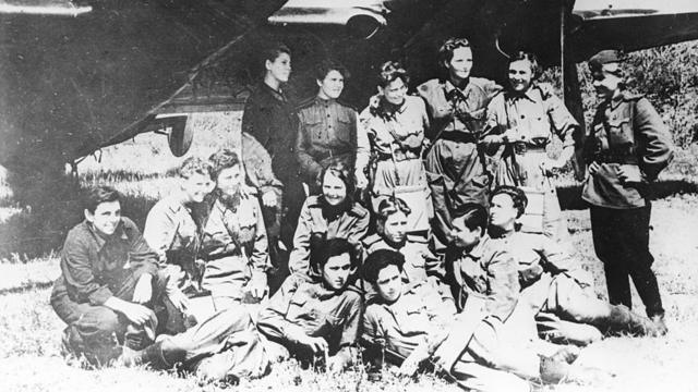 Voluntarias del 588º Regimiento de Bombardeos Nocturnos.