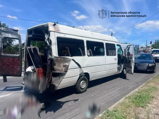 маршрутка розбита після удару 