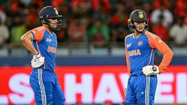 आशिया कप 2025 च्या सुपर 4 सामन्यात भारताचा शुभमन गिल (डावीकडे) आणि अभिषेक शर्मा