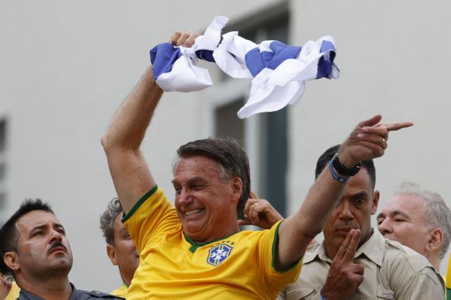 Bolsonaro com bandeira de Israel