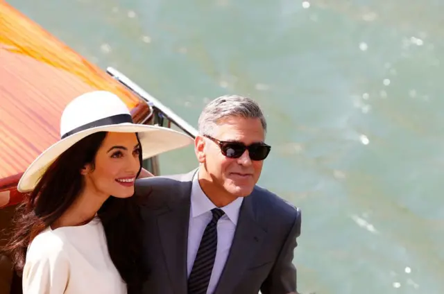 Amerikalı ünlü aktör George Clooner ve İngiliz avukat Amal Alamuddin de 29 Eylül 2014'te Venedik'te bir teknede