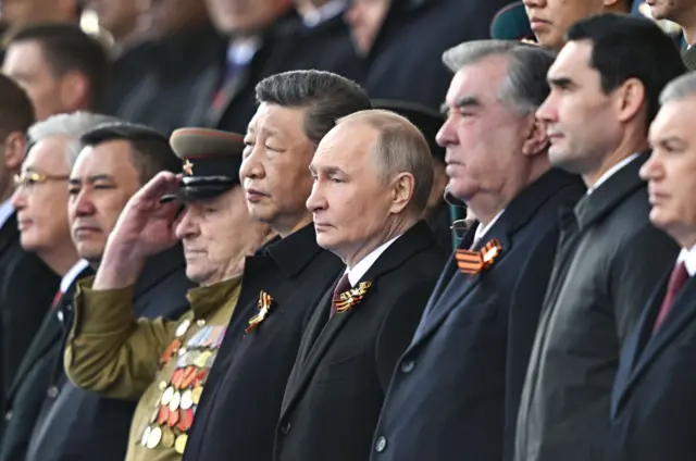 普京、习近平和其他国家领导人在红场参加“胜利日阅兵式”