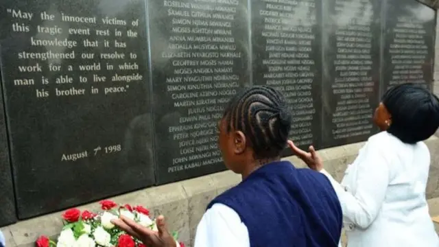 اثارت إزالة التماثيل جدلا