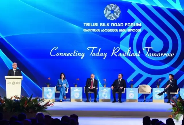 Əli Əsədov Tbilisi İpək Yolu Forumunda çıxış edir