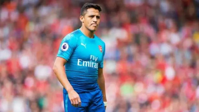 Alexis Sanchez là tên tốn giấy mực trong ngày chót của hạn chuyển nhượng khi Man City săn đuổi tiền vệ Arsenal.