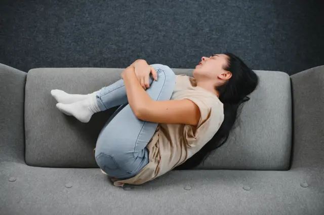 तुम्हाला कोणत्या प्रकारची औषधं आणि उपचार करण्याची गरज आहे हे डॉक्टर योग्य तपासणी करुनच सांगू शकतील. इंटरनेट किंवा इतर ऐकीव माहितीवरुन स्वतःच उपचार करणे आणि औषधं घेणं टाळावं. 