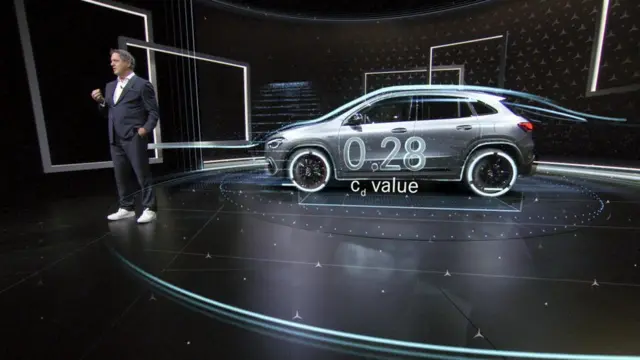 GLA اولین ماشینی است که از طریق پخش زنده در اینترنت رونمایی می‌شود