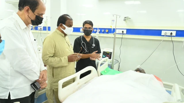 బాధితులతో సోము వీర్రాజు