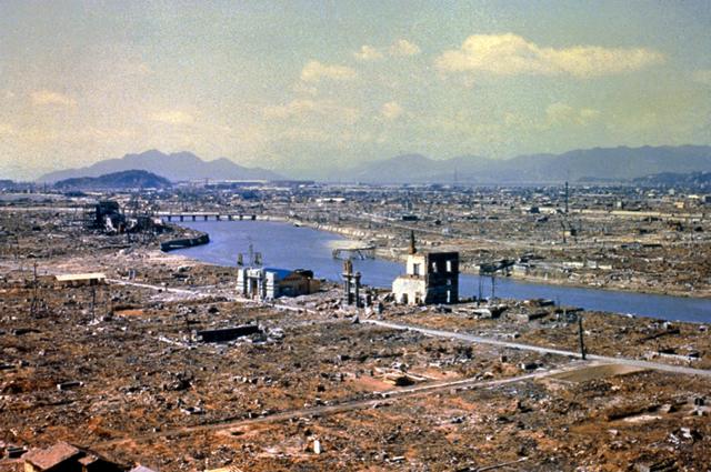 广岛的绝大多数建筑物被原子弹摧毁