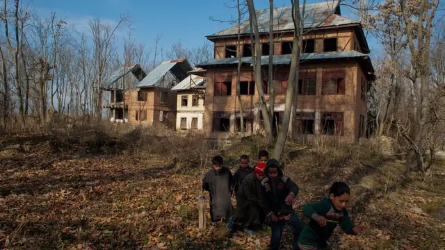 घाटी में वीरान पड़े कश्मीरी पंडितों के मकान