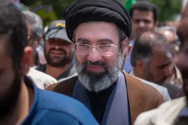 Mojtaba Khamenei ari mu myigaragambyo yo gushyigikira leta i Tehran mu 2019