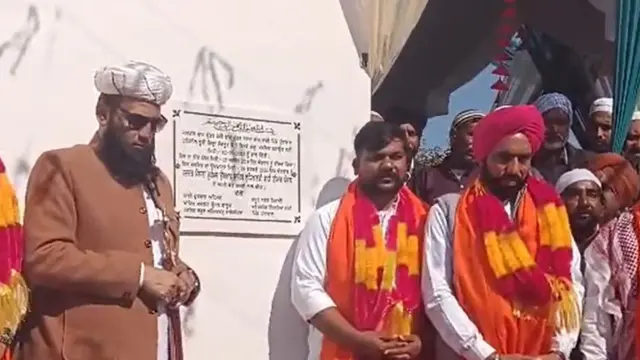 ਸ਼ਾਹੀ ਇਮਾਮ ਦੇ ਨਾਲ ਪਿੰਡ ਦੇ ਵੱਖ-ਵੱਖ ਭਾਈਚਾਰੇ ਦੇ ਲੋਕ