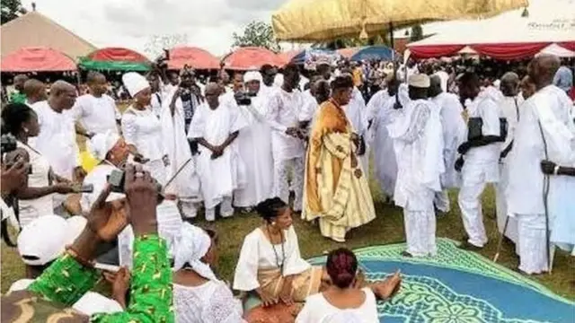 Alaafin nibi ode kan ti awọn ayaba ti n ti igba.