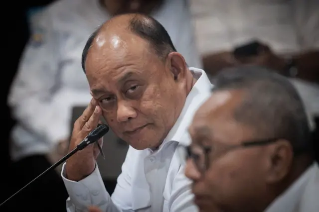 Dadan Hindayana, Kepala Badan Gizi Nasional, bereaksi saat para menteri, perwakilan lembaga, dan pemangku kepentingan menghadiri rapat koordinasi pelaksanaan Program Pangan Bergizi Gratis (PMB) di Kementerian Koordinator Bidang Pangan, Jakarta, pada 3 Maret 2025.