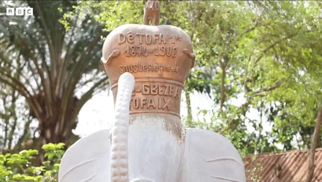 Aworan manigbagbe kan lati ilu Ajaṣẹ.