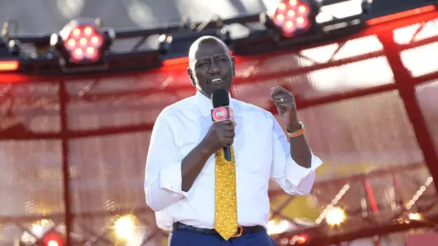 Prezida William Ruto mu giteramo ca Global Citizen's Power Our Planet i Paris mu kwa gatandu 2023