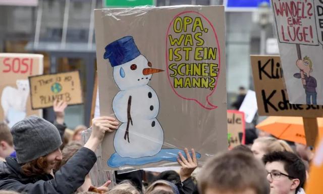 iklim değişikliğine karşı öğrenci protesosu