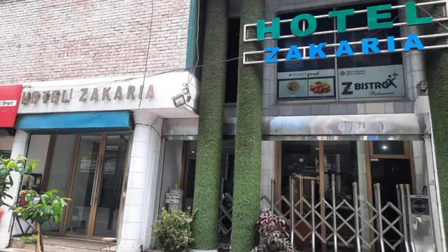 ঢাকার মহাখালীতে হোটেল জাকারিয়া ইন্টারন্যাশনাল রেস্টুরেন্ট অ্যান্ড বারে