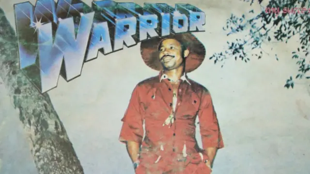 Azụ efere egwu Sir Warrior