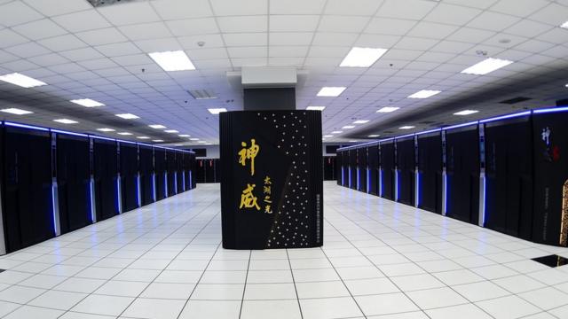 神威·太湖之光是第一台完全使用中国研发芯片的超级电脑，一度是全球运算能力最强大的超级电脑。