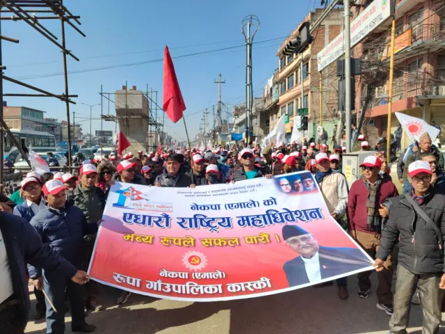 नेकपा एमाले अध्यक्ष केपी ओलीको ब्यानर