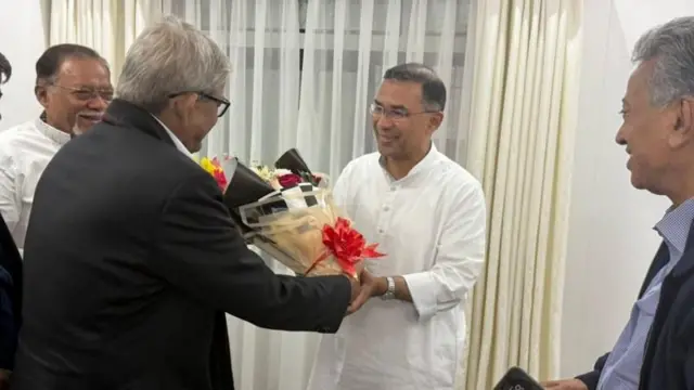 জাতীয় সংসদ নির্বাচন বিএনপির বিজয়ের পর তারেক রহমানকে শুভেচ্ছা জানান দলটির মহাসচিব মির্জা ফখরুল ইসলাম আলমগীর