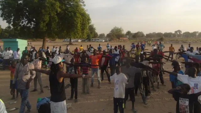 Des enfants de la rue apprennants à danser au Tchad
