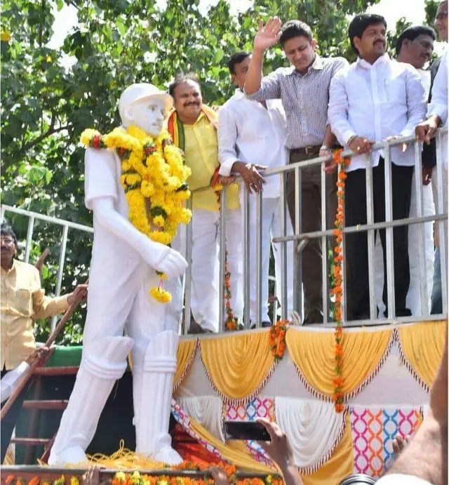 సీకే నాయుడు విగ్రహాన్ని ఆవిష్కరించిన కుంబ్లే