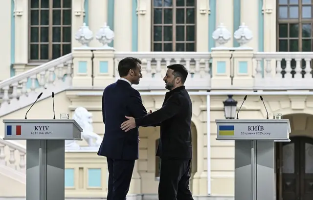 Macron ve Zelenskiy Kiev'de
