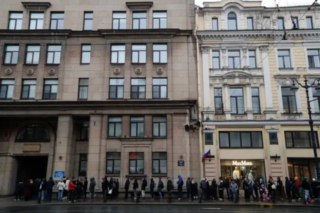 Очередь на участке в Петербурге 