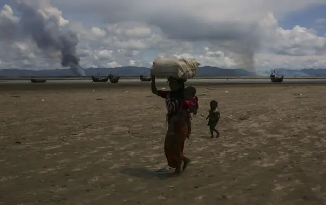 ၂၀၁၆/၁၇ နှစ်တွေမှာ ရိုဟင်ဂျာတွေ ဘင်္ဂလားဒေ့ရှ် နိုင်ငံထဲ ထွက်ပြေးခဲ့ကြရ