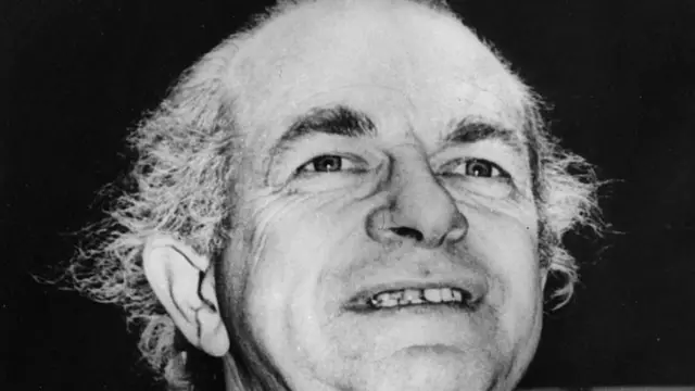 Linus Carl Pauling sorrindopixbet flamengo masterfotopixbet flamengo masterpreto e branco