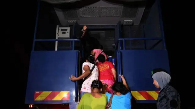 စခန်းတွေမှာ ရိုက်နှက်ခံရတာအပြင် အစားအစာနဲ့ ကျန်းမာရေးပြဿနာတွေလည်း ကြုံရ