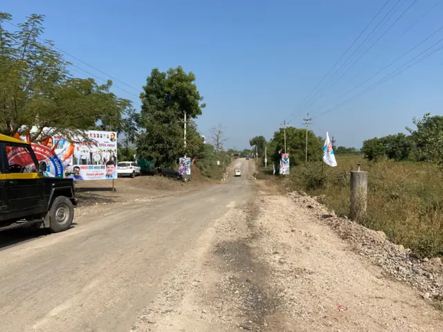 राहुल गांधींच्या यात्रेमुळे माटरगाव बुद्रूक परिसरातील रस्त्याचं काम पूर्ण झालं आहे.