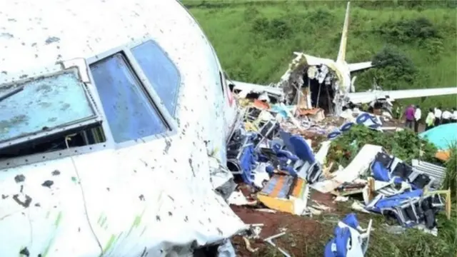 Крушение самолета в Индии