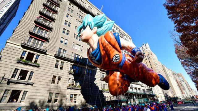 Balon udara berbentuk Son Goku ditampilkan di New York, pada November 2023 lalu.