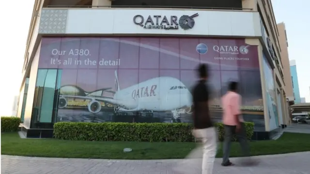 قطعت ثلاث دول خليجية حركة السفر مع قطر