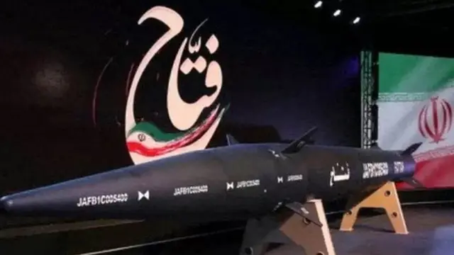 مجسم للصاروخ خلال حفل الإعلان عنه