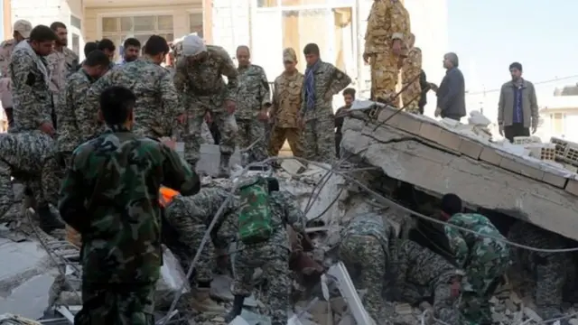 کمک به زلزله‌زدگان