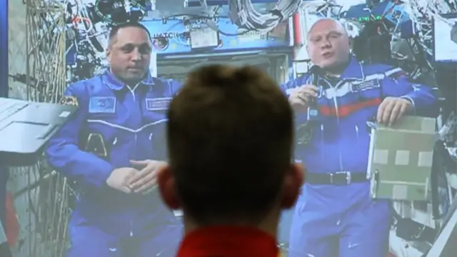 космонавты на МКС