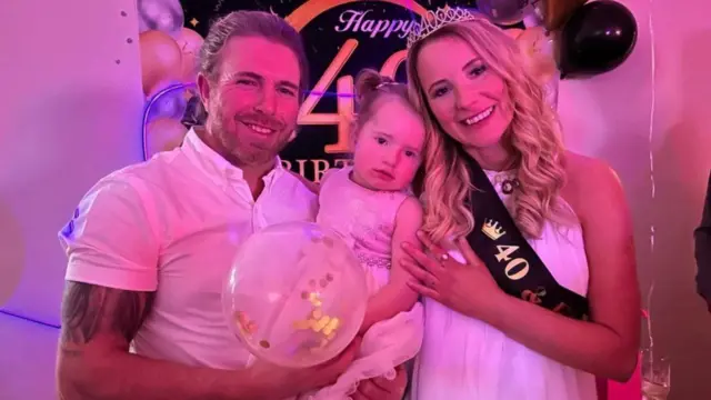 Louise Beevers con Alister y Avice