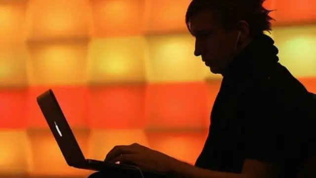 இணைய தாக்குதல்