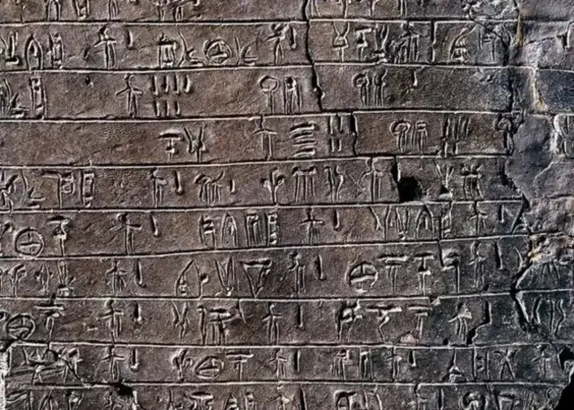 Planche avec inscriptions