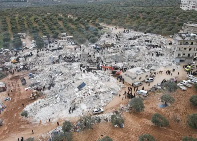 Бсания кичик бўлса-да, ҳаёт қизиб турган шаҳарча эди.