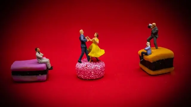 Şekerlemeler üzerinde bir balo.
