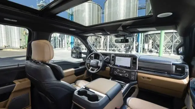 داوران قدرت و انعطافپذیری فورد سوپر دیوتی را تحسین کردند