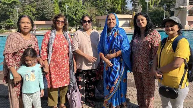 जयंती काळे आणि त्यांच्या मैत्रीणी