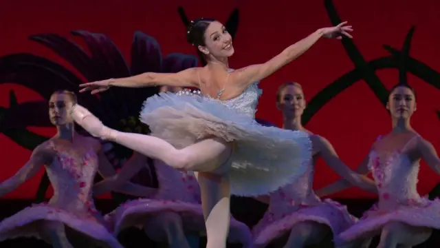 Isabella Gasparini como Amour 